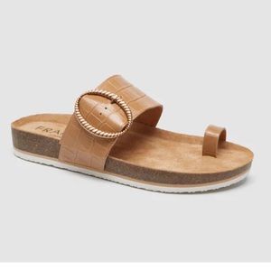 Frankie4 Women’s Ivy III Blonde Croc Emboss NWOT size 6 (9in.) Leather Sandal